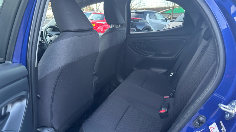 Toyota Yaris 1.5 Hybrid Design 5dr CVT Hybrid Hatchback